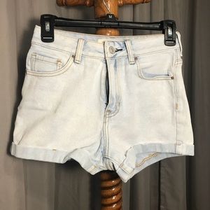 Light wash Pacsun mom short
